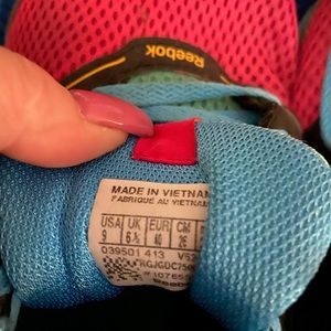 Women’s tennis shoes